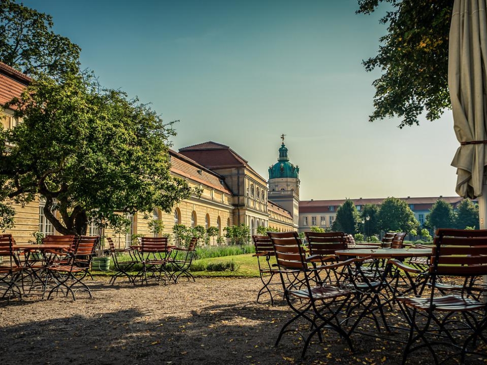 palace garden, castle cafe, park-4493130.jpg